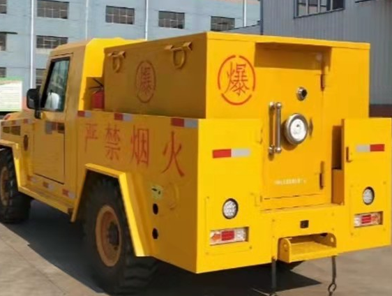 溆浦凯龙爆破器材运输车：保障爆破任务的安全运行